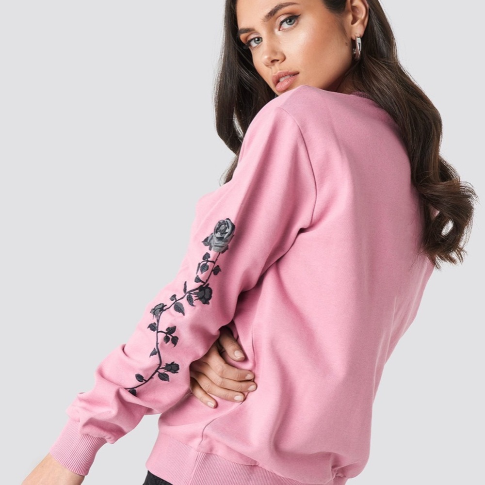 Rose embroidery pink sweater